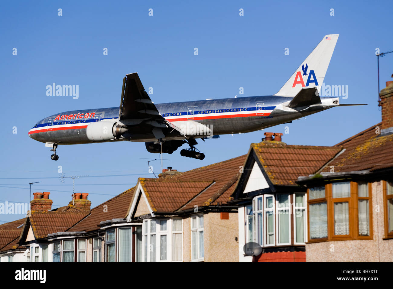 American Airlines Boeing 777-223(ER), Registrierung / tail Anzahl N790AN Annäherung an Heathrow Flughafen, London. VEREINIGTES KÖNIGREICH. Stockfoto