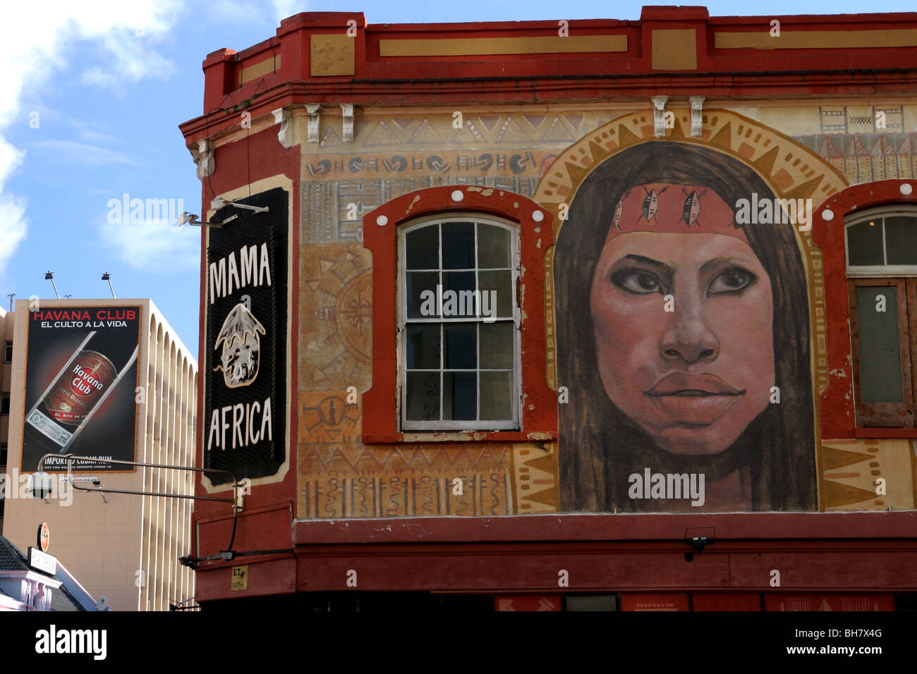 Gemälde einer Frau an einem Gebäude auf der Long Street, Kapstadt, Südafrika, Afrika. Stockfoto