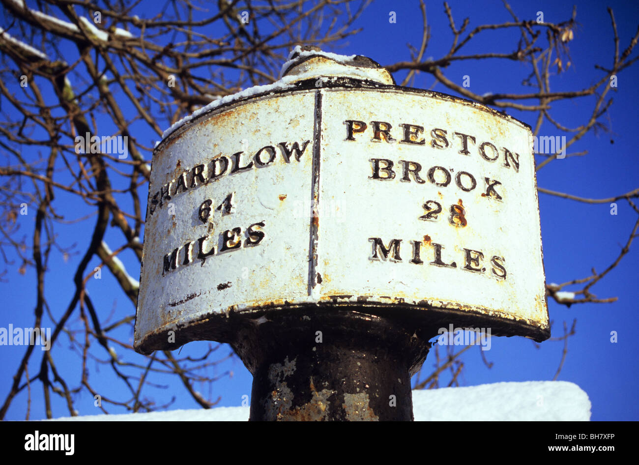 England Preston Brook Schild neben dem Trent und Mersey Kanal Stockfoto