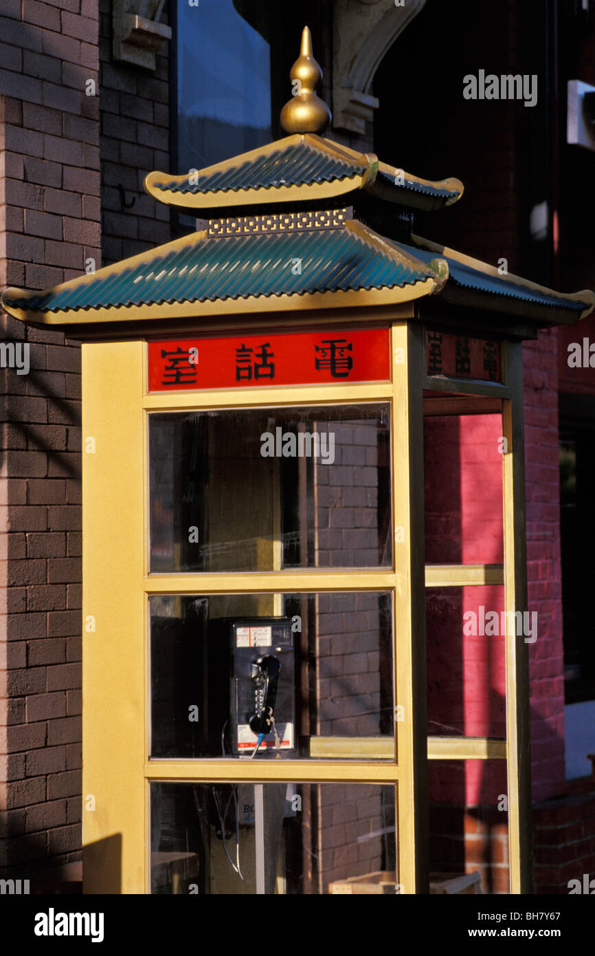 Chinesische Pagode Stil Telefonzelle in Chinatown, Victoria, Britisch-Kolumbien, Kanada Stockfoto