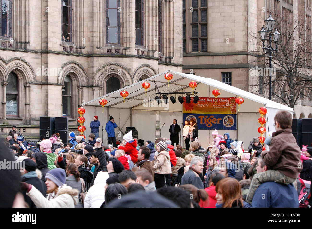 Zuschauer - chinesischen Neujahrsfest im Februar 2009 in Manchester wo gibt es eine große chinesische Gemeinschaft. Stockfoto