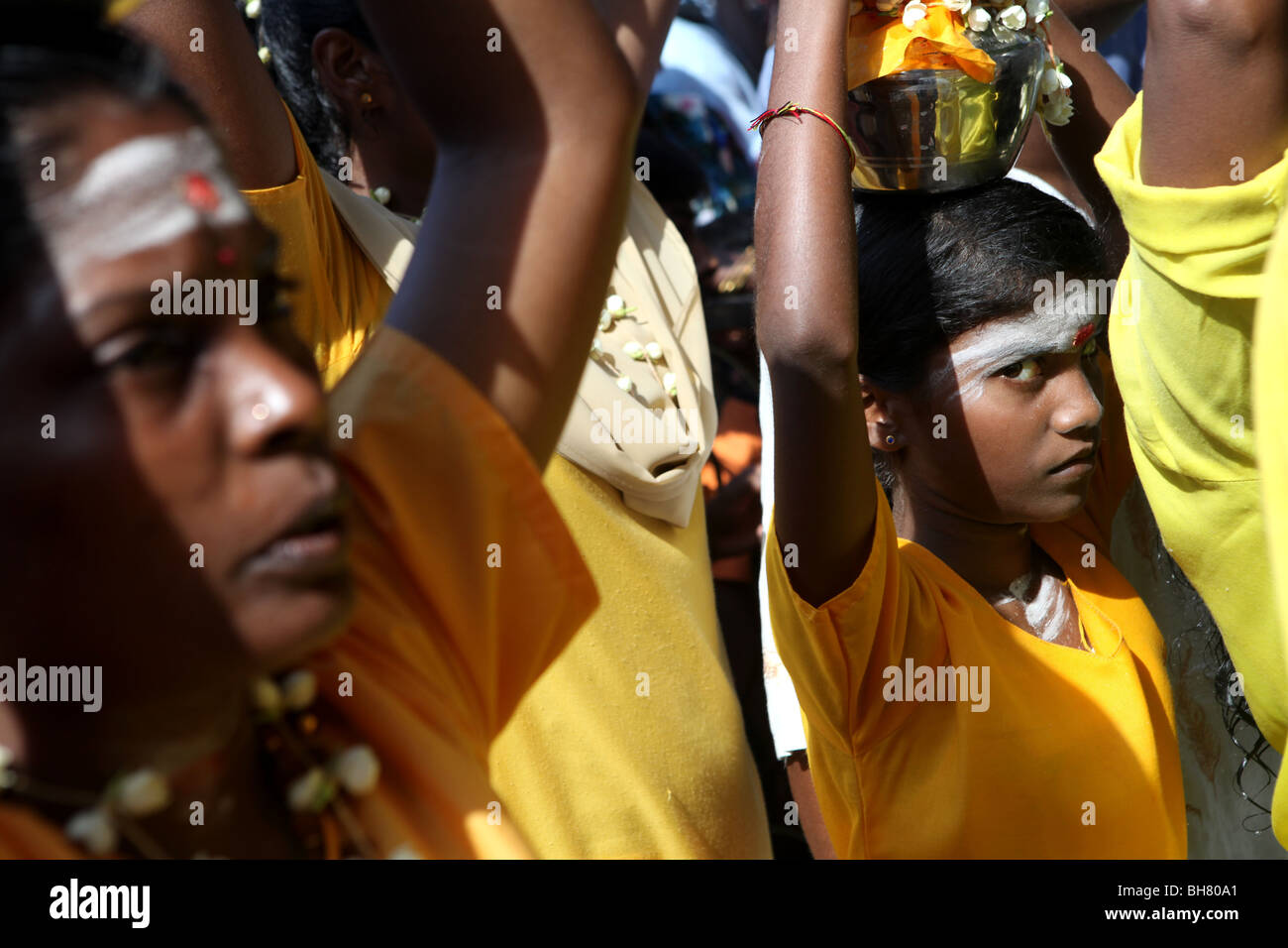 Hindus, die Teilnahme an Thaipusam, bei einer Pilgerfahrt zu den Batu Höhlen nördlich von Kuala Lumpar in Malaysaia. Stockfoto