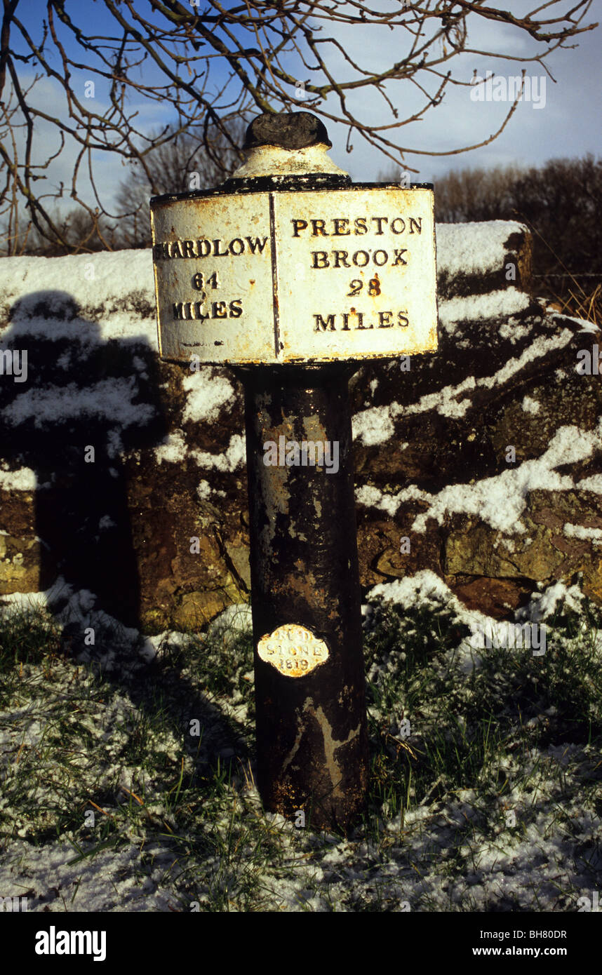 Winter-Szene neben den Trent und Mersey Kanal an kirchlichen Lawton Cheshire Stockfoto