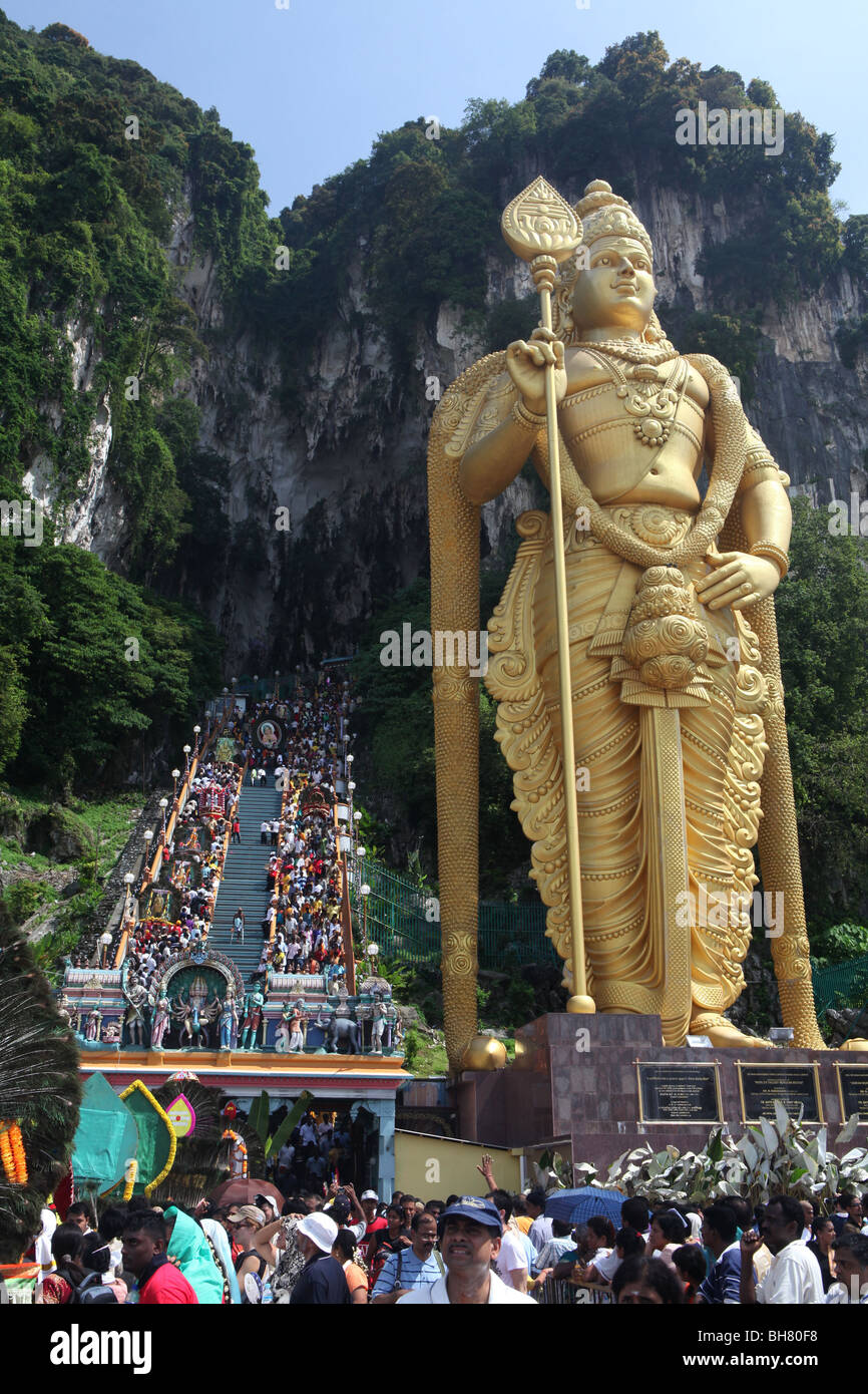 Hindus, die Teilnahme an Thaipusam, bei einer Pilgerfahrt zu den Batu Höhlen nördlich von Kuala Lumpar in Malaysaia. Stockfoto