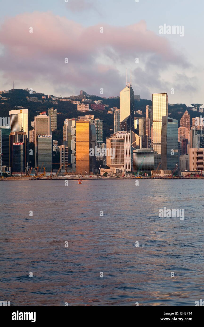 Skyline von Central, Hong Kong Island, Victoria Harbour, Hongkong, China, Asien Stockfoto