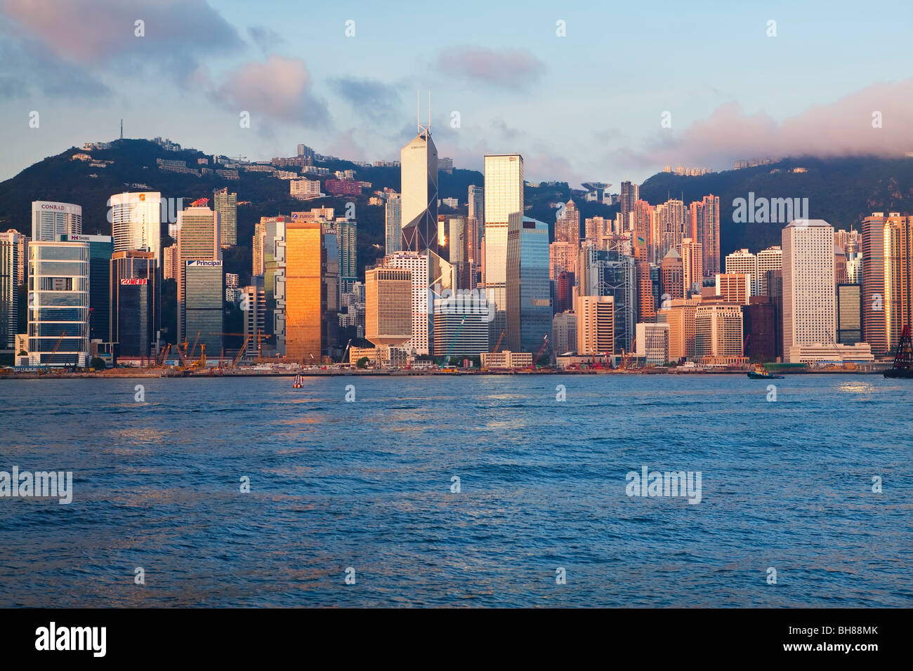 Skyline von Central, Hong Kong Island, Victoria Harbour, Hongkong, China, Asien Stockfoto