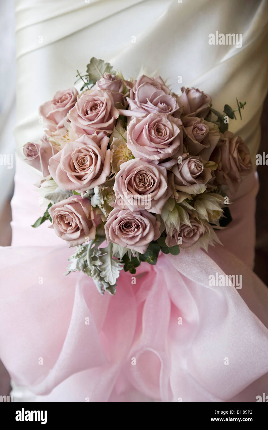 Detail von einem floralen Bouquet verbunden zu einer Spalte Stockfoto