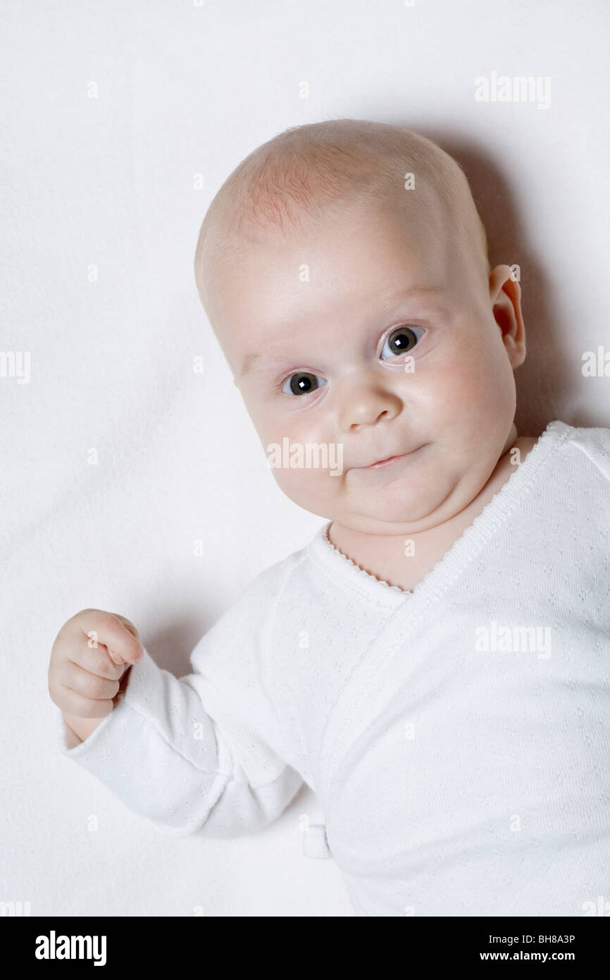Ein Baby macht ein Gesicht Stockfoto