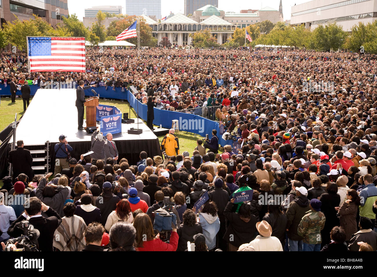 Erhöhten Blick auf Präsidentschafts Kandidat Barack Obama am frühen Stimme für Änderung Presidential Rallye, 29. Oktober 2008 Stockfoto