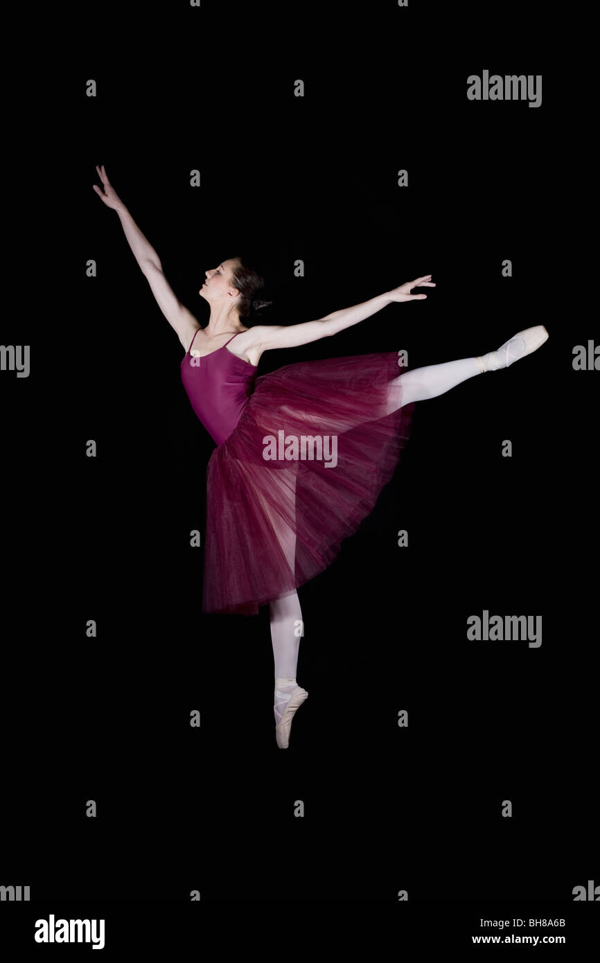 Ballett-Tänzerin eine Arabeske zu tun Stockfoto