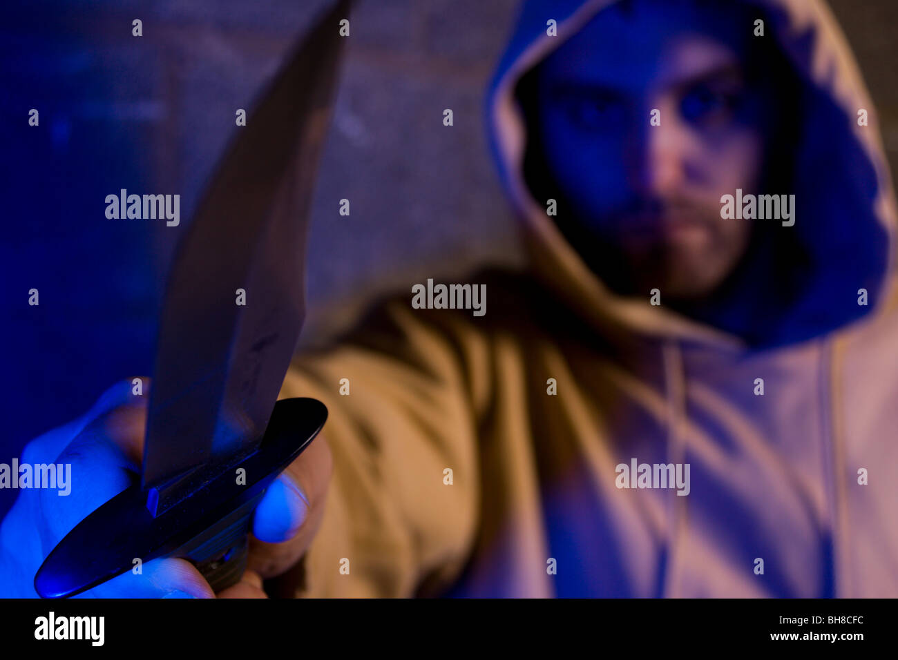 Hoodie mit Messer Stockfoto