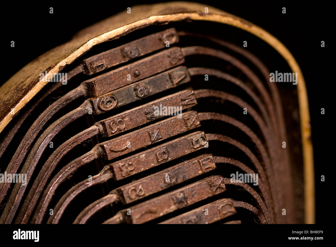 Antike Schreibmaschine - Typebars verschiedene Zeichen, Zahlen & Buchstaben Stockfoto