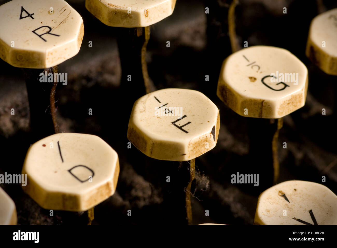 Antike Schreibmaschine Tasten close-up R-D-F-G Stockfoto