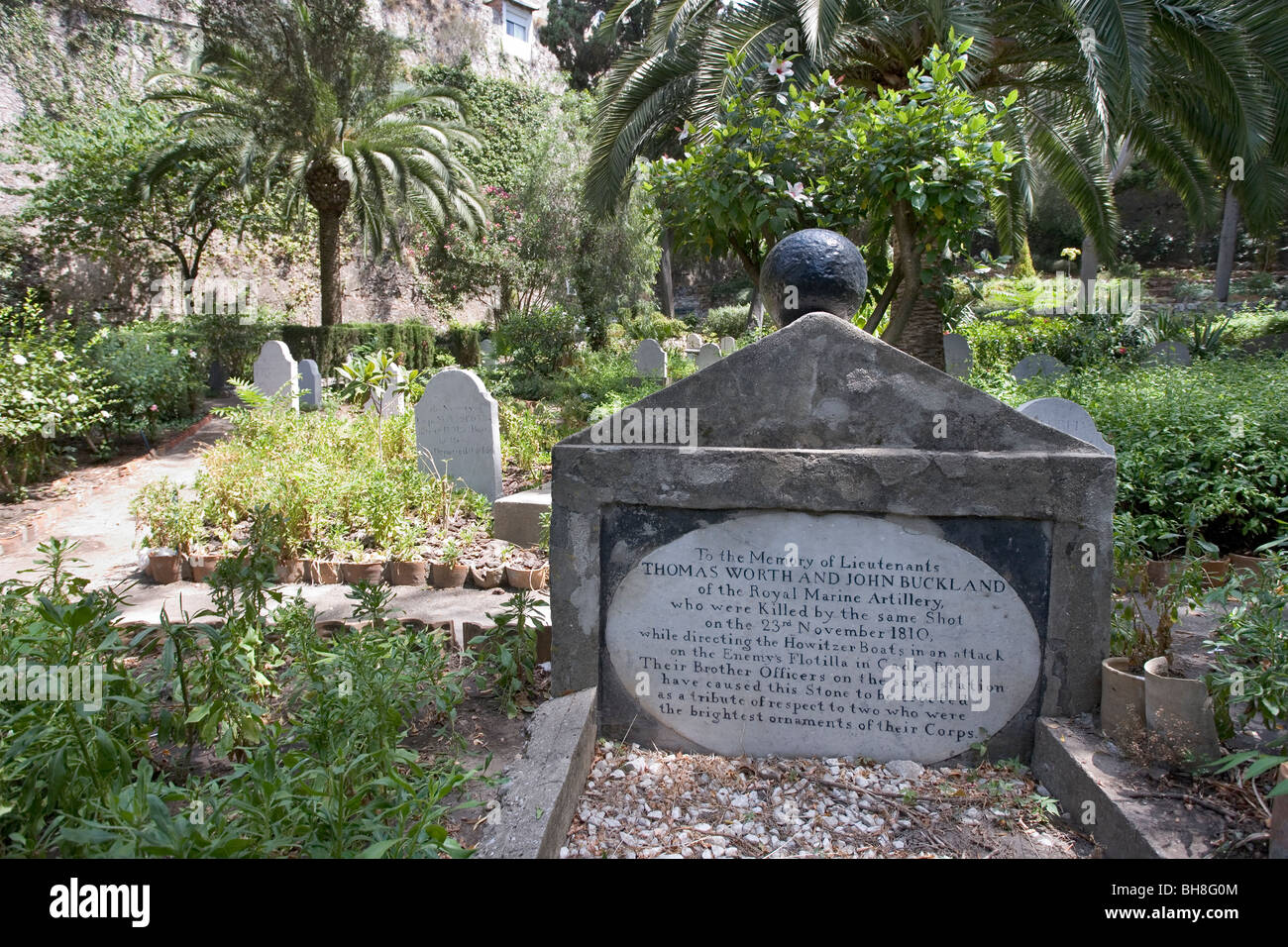 Der Grabstein eines Matrosen in Trafalgar Friedhof in Gibraltar, England kleinen Gebiet im Mittelmeer. Stockfoto