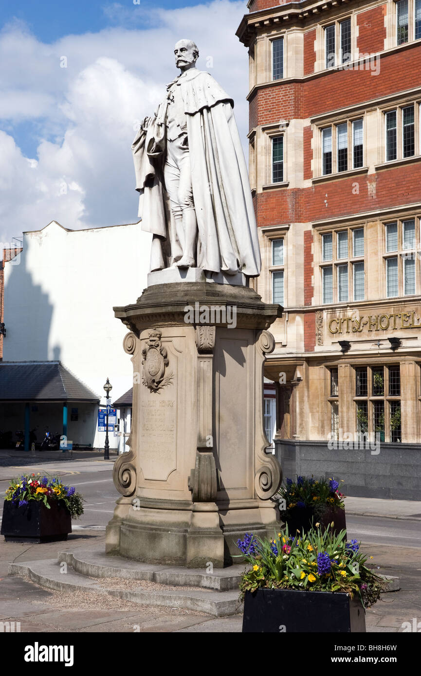 Statue des ehemaligen MP, Versand Linie Besitzer, Charles Henry Wilson, Wohltäter, Kingston upon Hull, East Yorkshire, England, UK. Stockfoto
