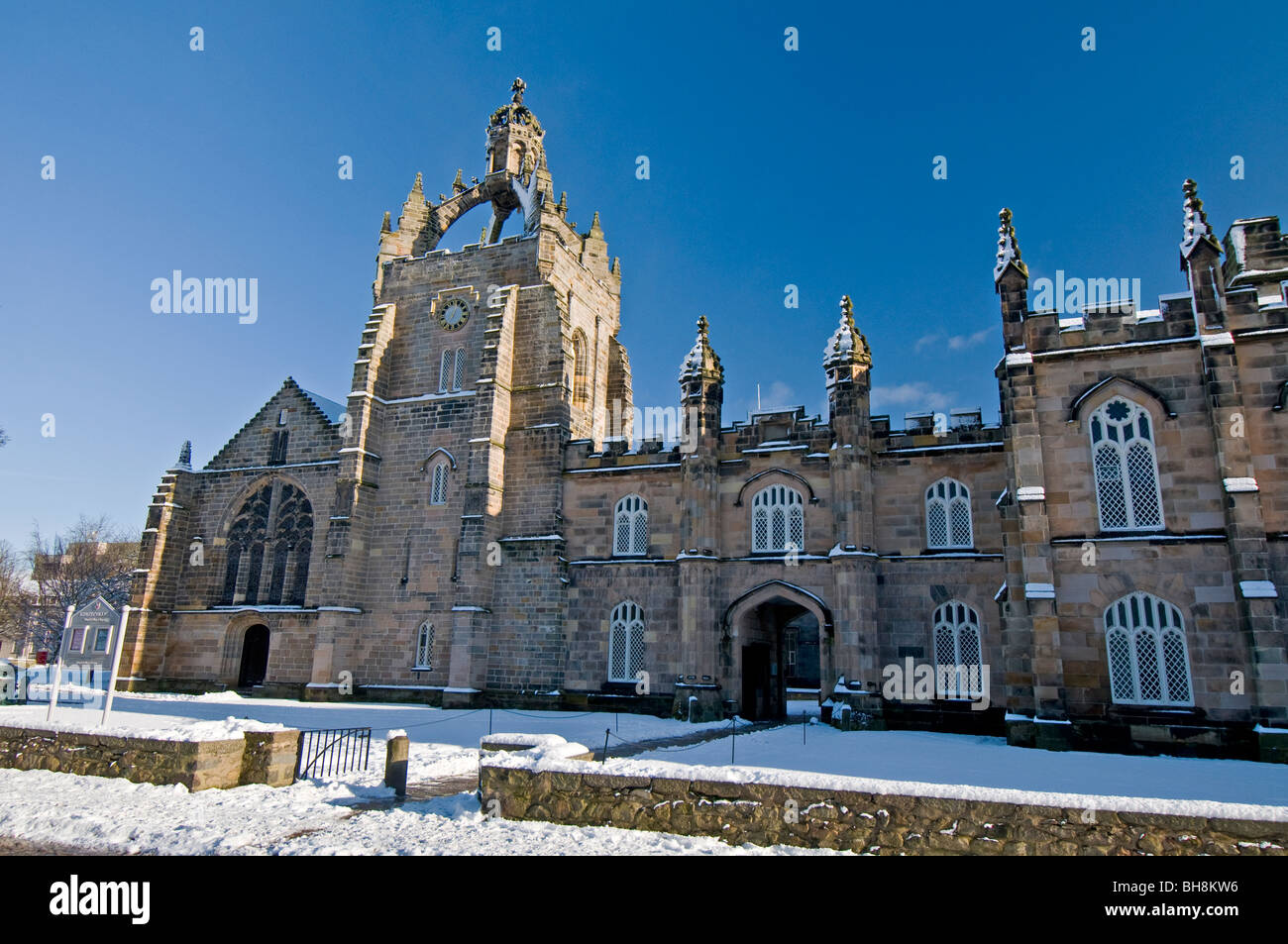Kings College, Aberdeen Scotland mit der Kapelle Kronenturm in Winter SCO 6034 sichtbar Stockfoto