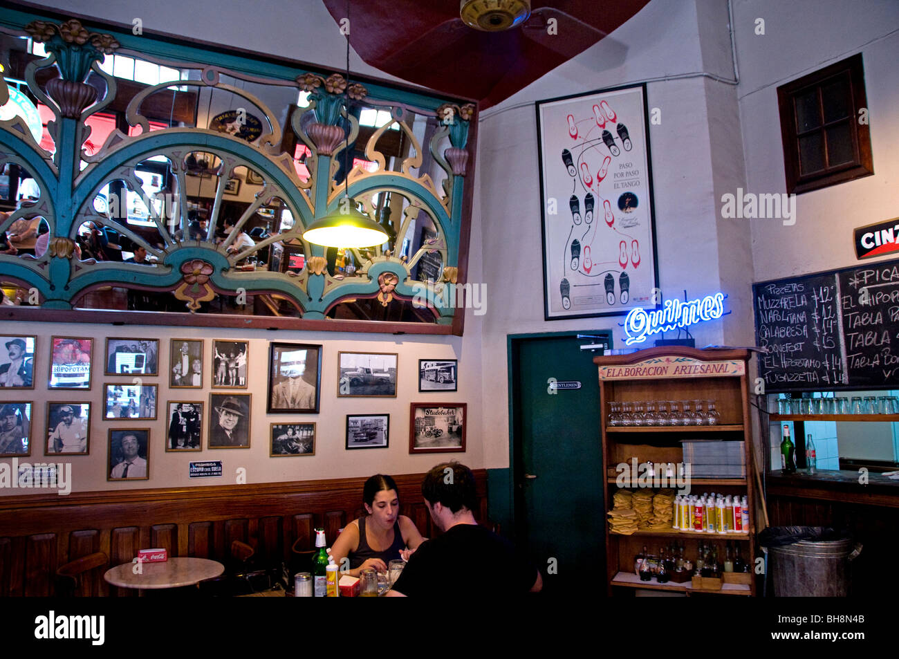 Buenos Aires Argentinien San Telmo Bar Pub Restaurant El Hipotamo Stockfoto Buenos Aires Argentinien San Telmo Bar Pub Restaurant El Hipotamo Stockfoto