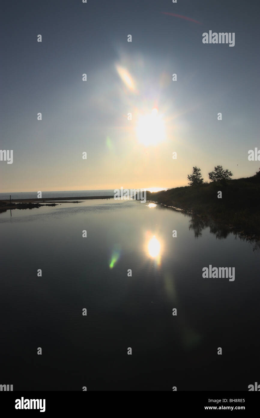 Sonnenuntergang über Big Sable River in der Nähe von Lake Michigan Stockfoto