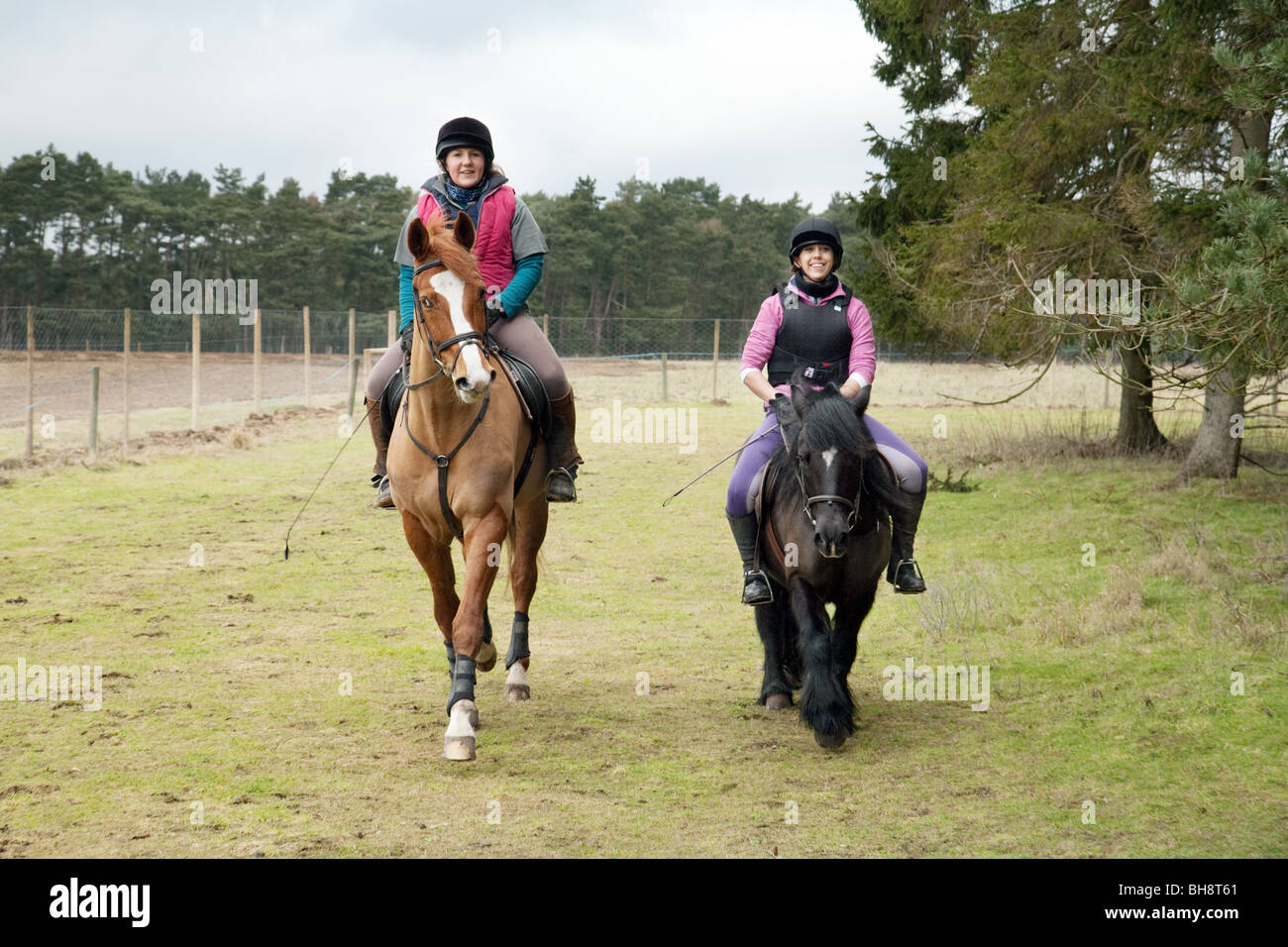 Pferd Pony Mädchen Teen Reiten Stockfotos und -bilder Kaufen - Alamy