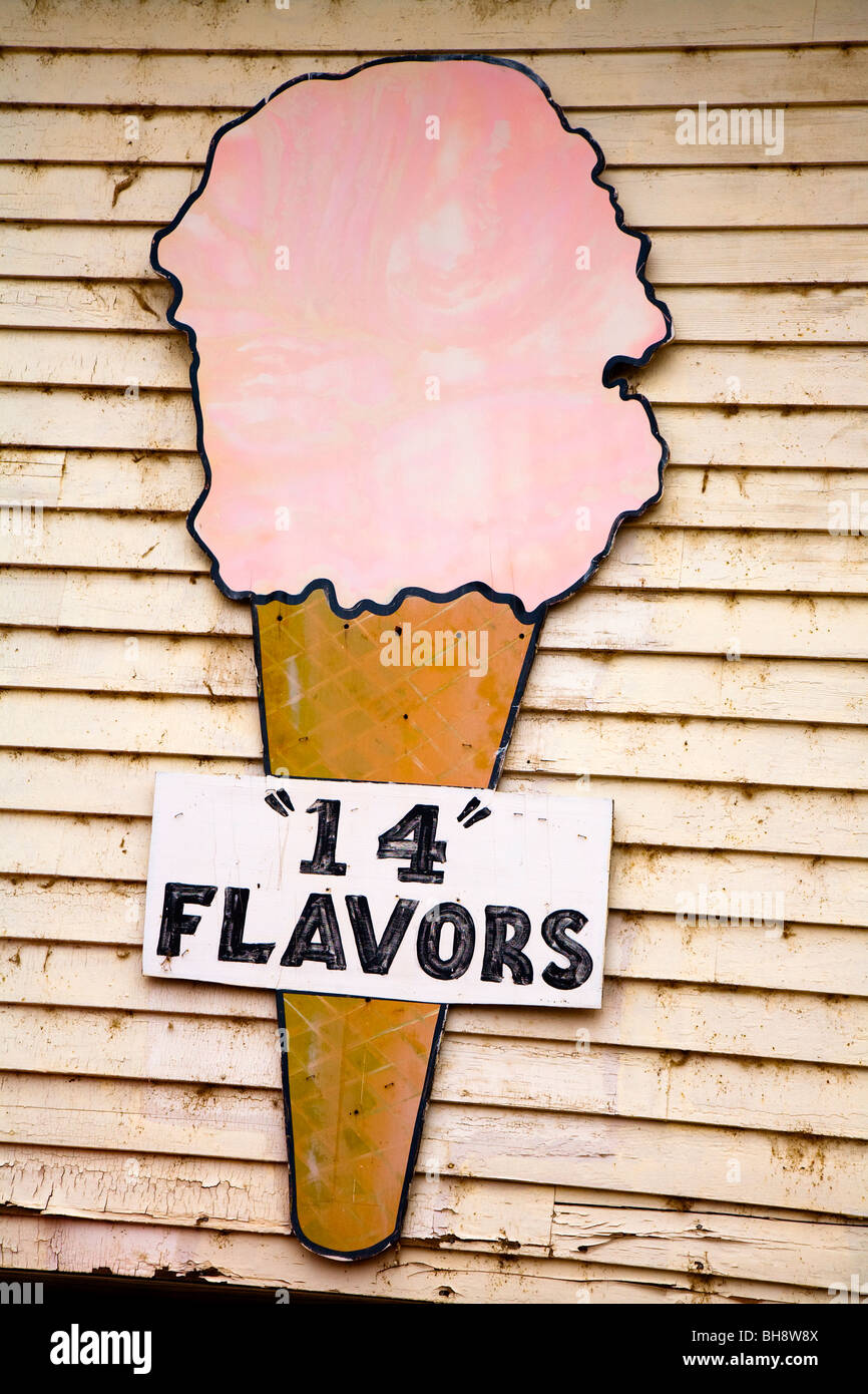 Alte Werbung Zeichen für Eis mit Wahl von 14 Aromen, Douglas, Washington, USA Stockfoto