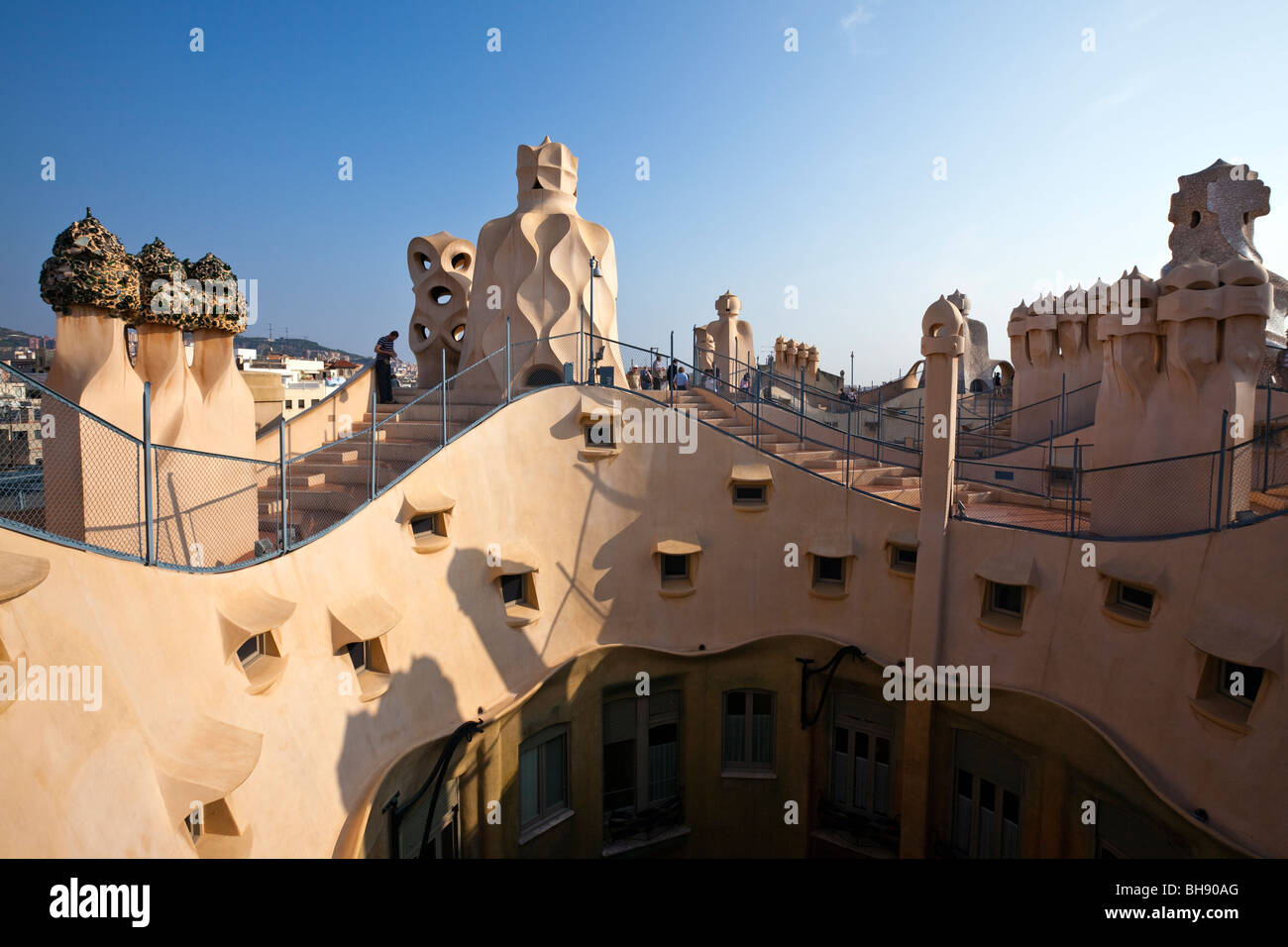 Casa Mila auf dem Dach des Architekten Antoni Gaudi, Barcelona, Katalonien, Spanien Stockfoto