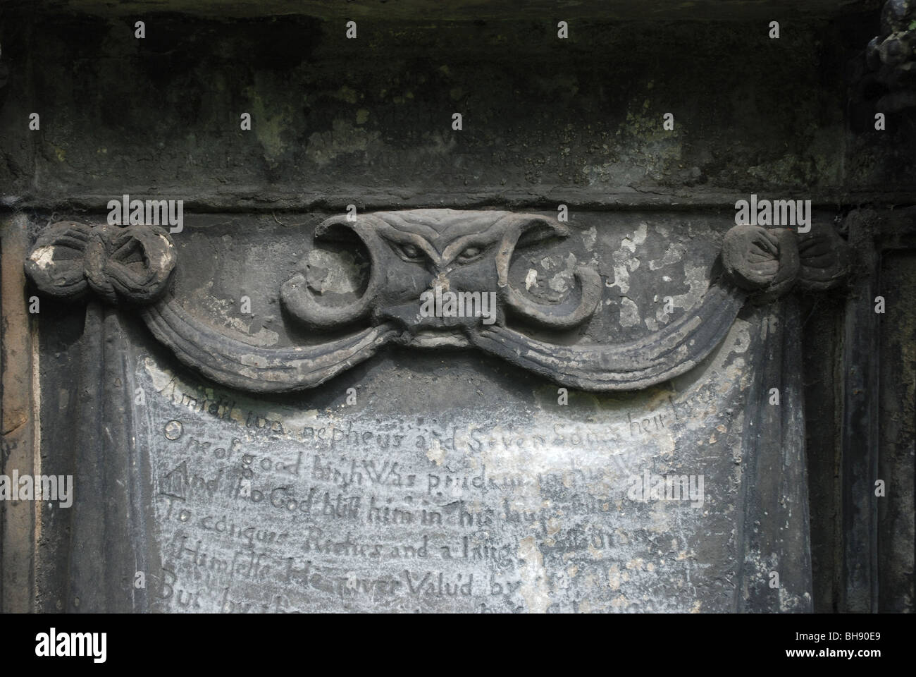 Teil des 17. Jahrhunderts Denkmal in Greyfriars Kirkyard, Edinburgh. Stockfoto