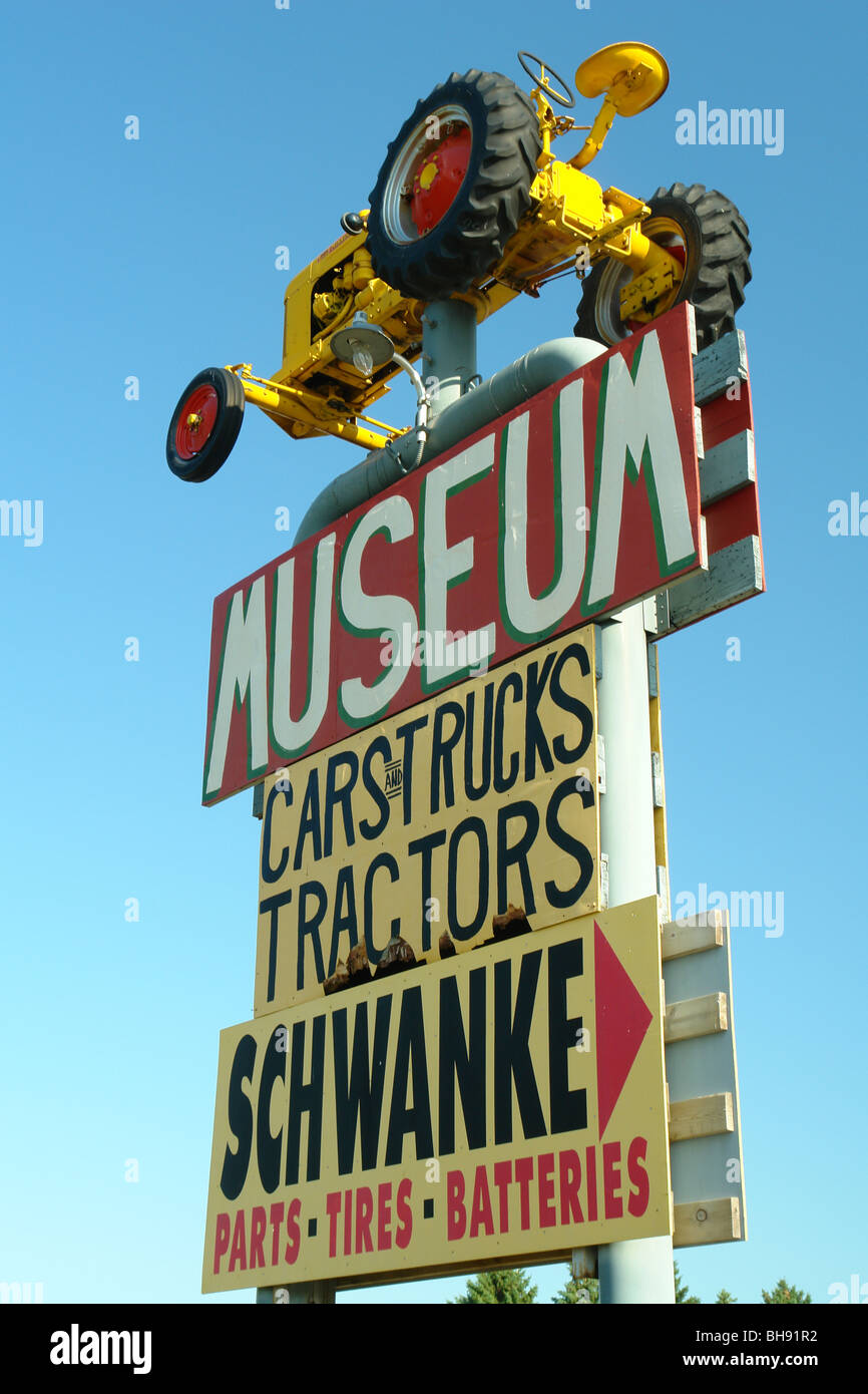 AJD65085, Willmar, MN, Minnesota, Schwanke Zugmaschine & Automuseum, Eingang Stockfoto