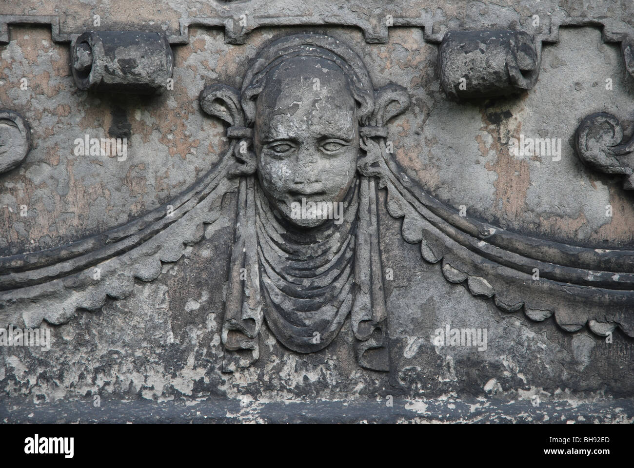 Detail aus dem Grab des Sir Robert Dennistoun des Mountjoy in Greyfriars Kirkyard in Edinburgh. Stockfoto