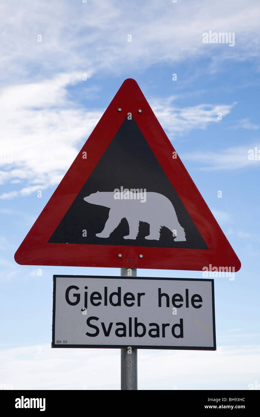 Verkehrsschild Vorsicht Eisbär, Spitzbergen, Svalbard-Archipel, Norwegen Stockfoto
