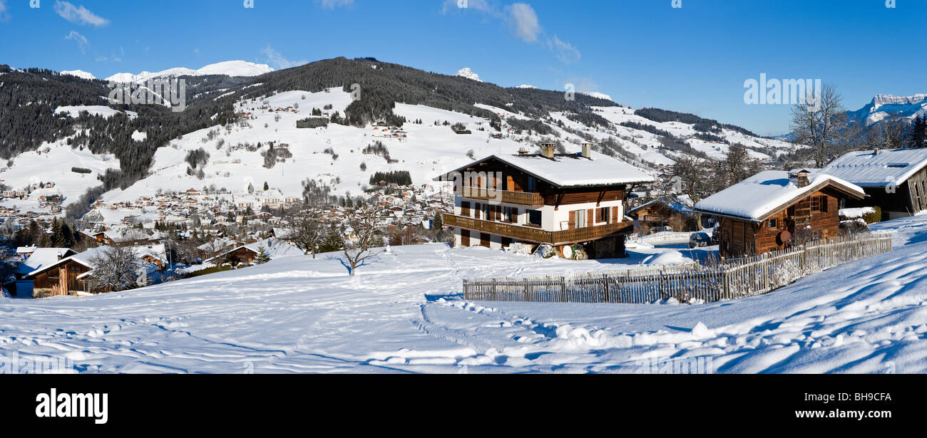 Blick über das Resort von Megève Fom die Rochebrune Pisten, Haute Savoie, Frankreich Stockfoto
