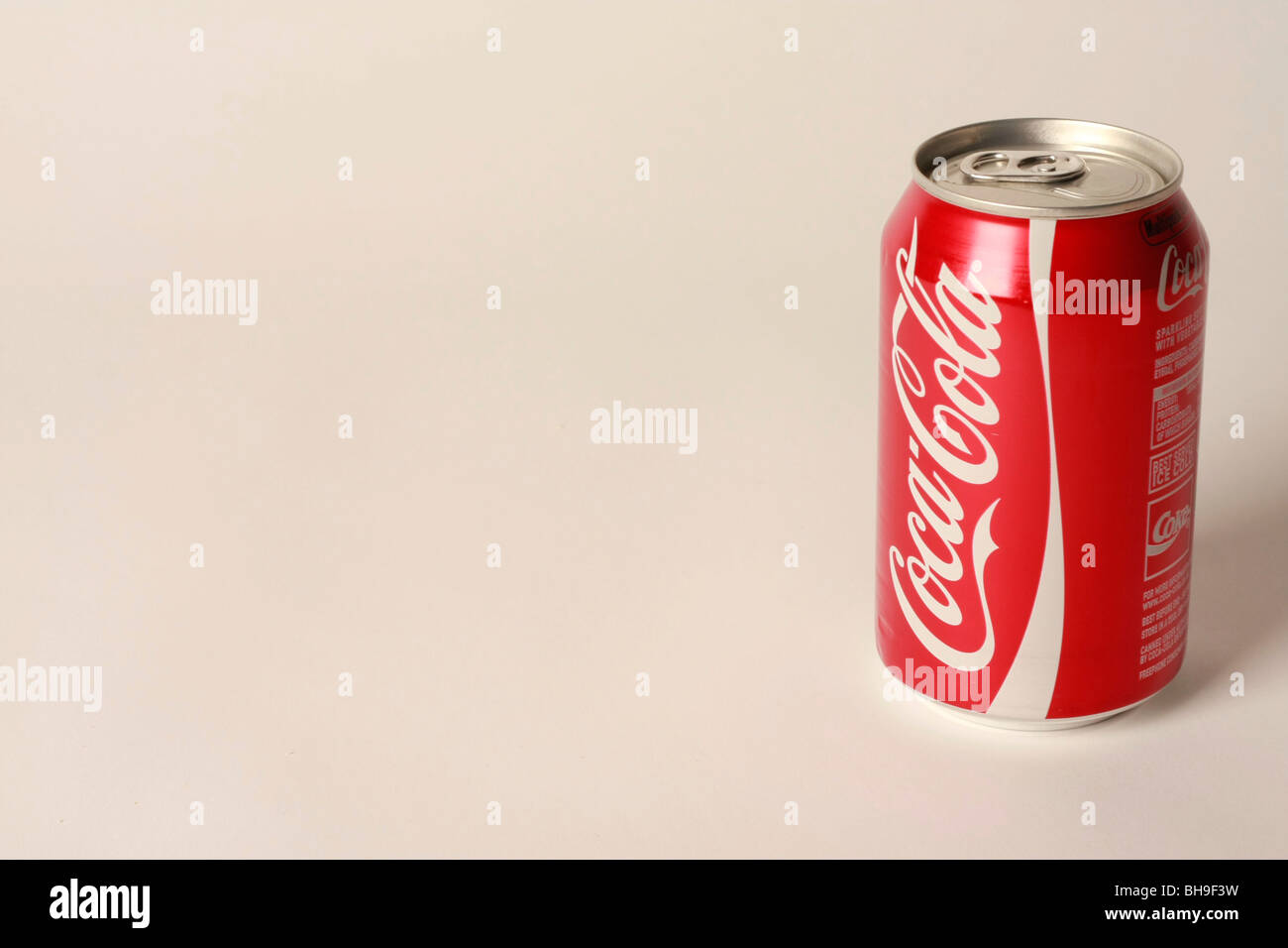 330ml Dose Coca Cola. Stockfoto