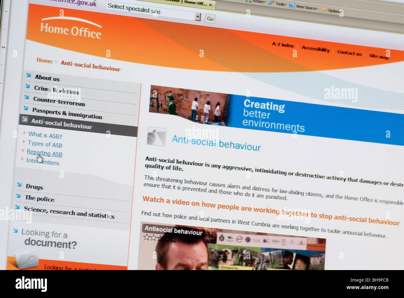 Makro-Screenshot der Seite Home Office Website Anti-soziales Verhalten Stockfoto