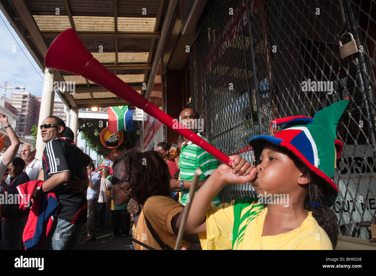 Mädchen mit einer Vuvuzela-FIFA WM 2010 Kapstadt in Südafrika Stockfoto