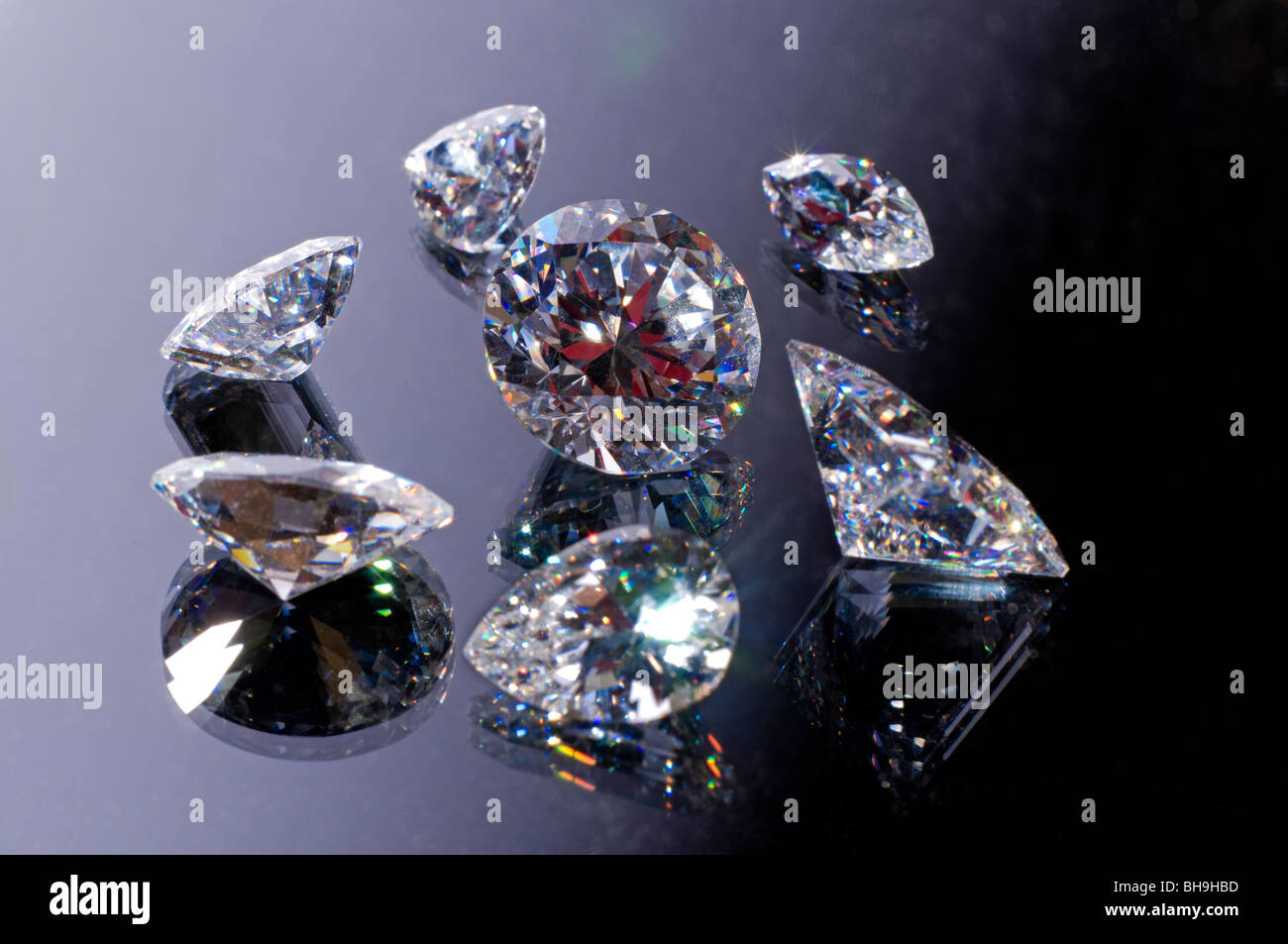 Verschiedenen Cut Diamanten (synthetisch - Cubic Zirkonia) Stockfoto