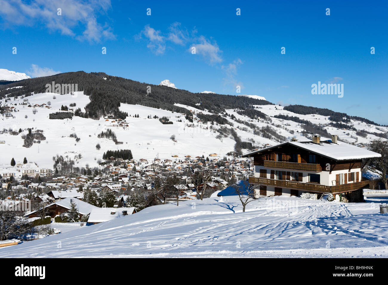 Blick über das Resort von Megève Fom Rochebrune Pisten, Haute Savoie, Frankreich Stockfoto
