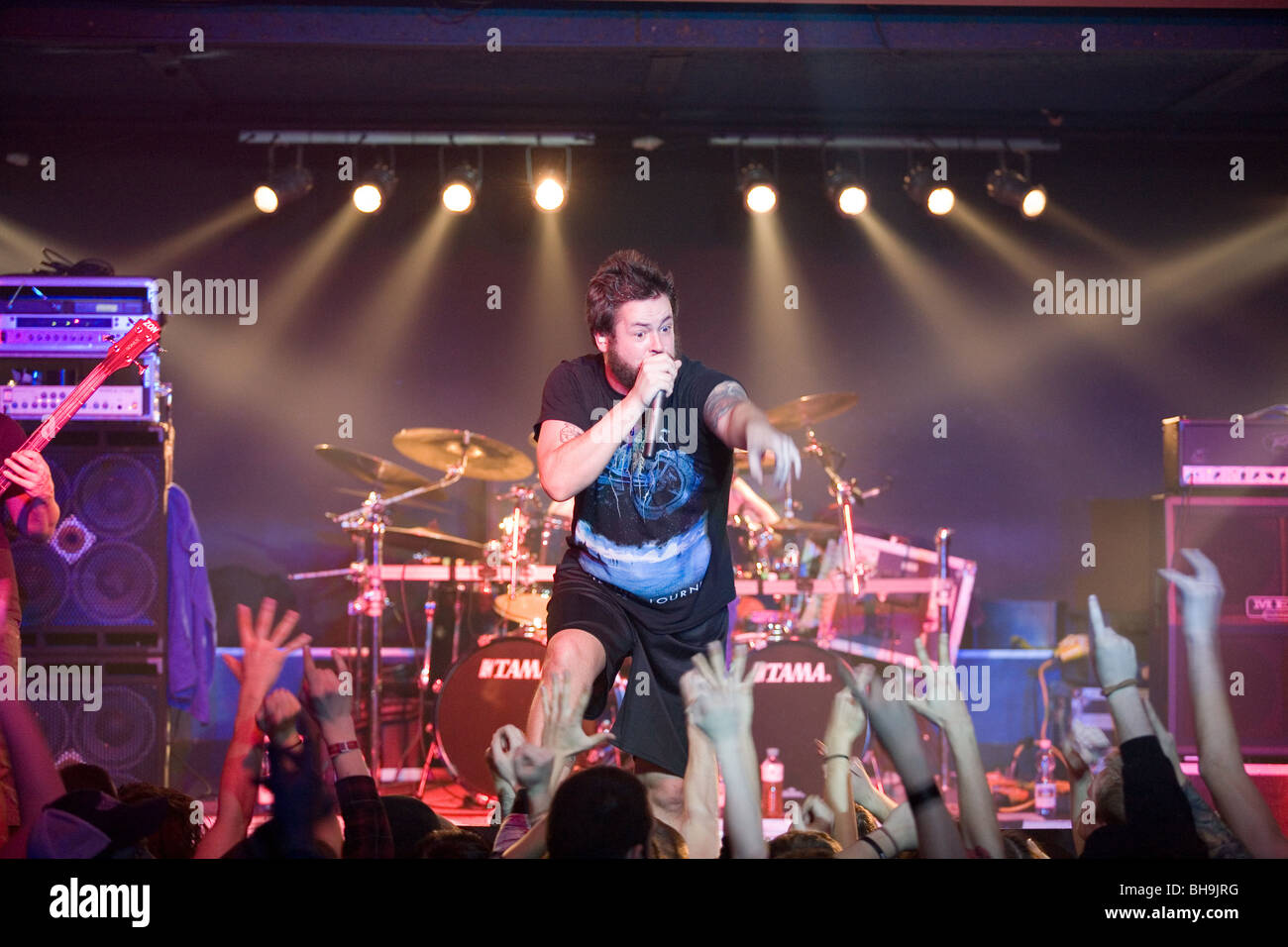 BUDAPEST - Januar 18: USA Death-Metal-Band namens The Black Dahlia Morde auf der Bühne im Diesel Club führt Stockfoto