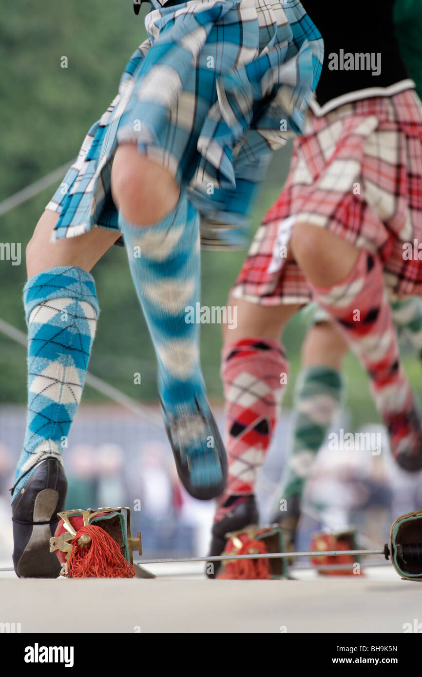 Tänzer im Wettbewerb bei den World Highland Dancing Championship Finals beim Cowal Highland Gathering in Dunoon, Schottland. Stockfoto