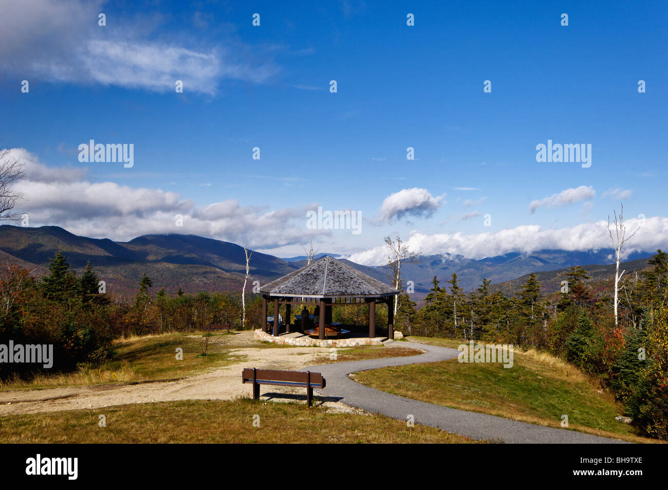 Herbst Farbe in den White Mountain National Forest von der Pemigewasset Aussichtspunkt in Grafton County, New Hampshire Stockfoto