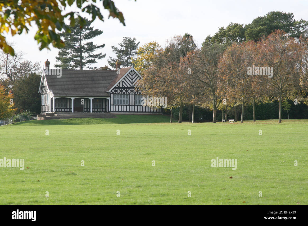 Blick auf die viktorianischen Park in Bedford, UK, aufgenommen im Herbst. Stockfoto
