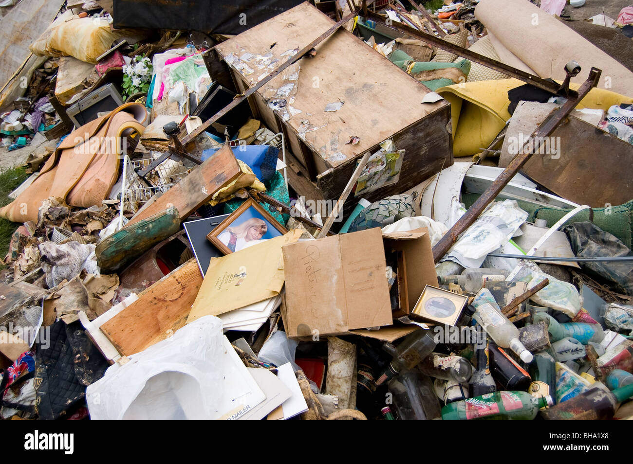 Persönliche Gegenstände zerstört von den Überschwemmungen nach Hurrikan Katrina, Lake Shore District, New Orleans, Louisiana Stockfoto