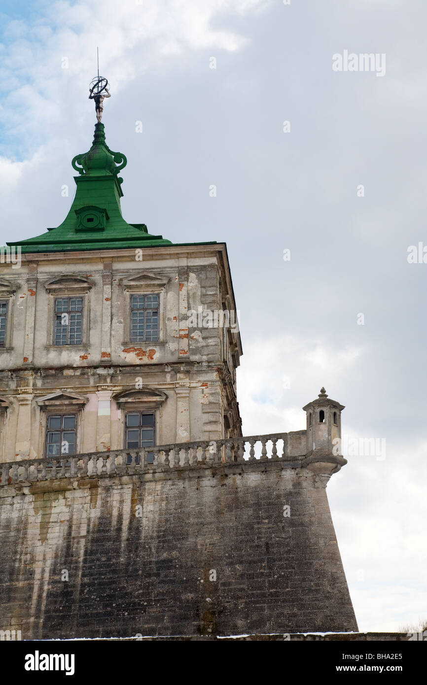 Frühling Ansicht des alten Schlosses in Pidhirzi (Ukraine, Lviv Region) Stockfoto