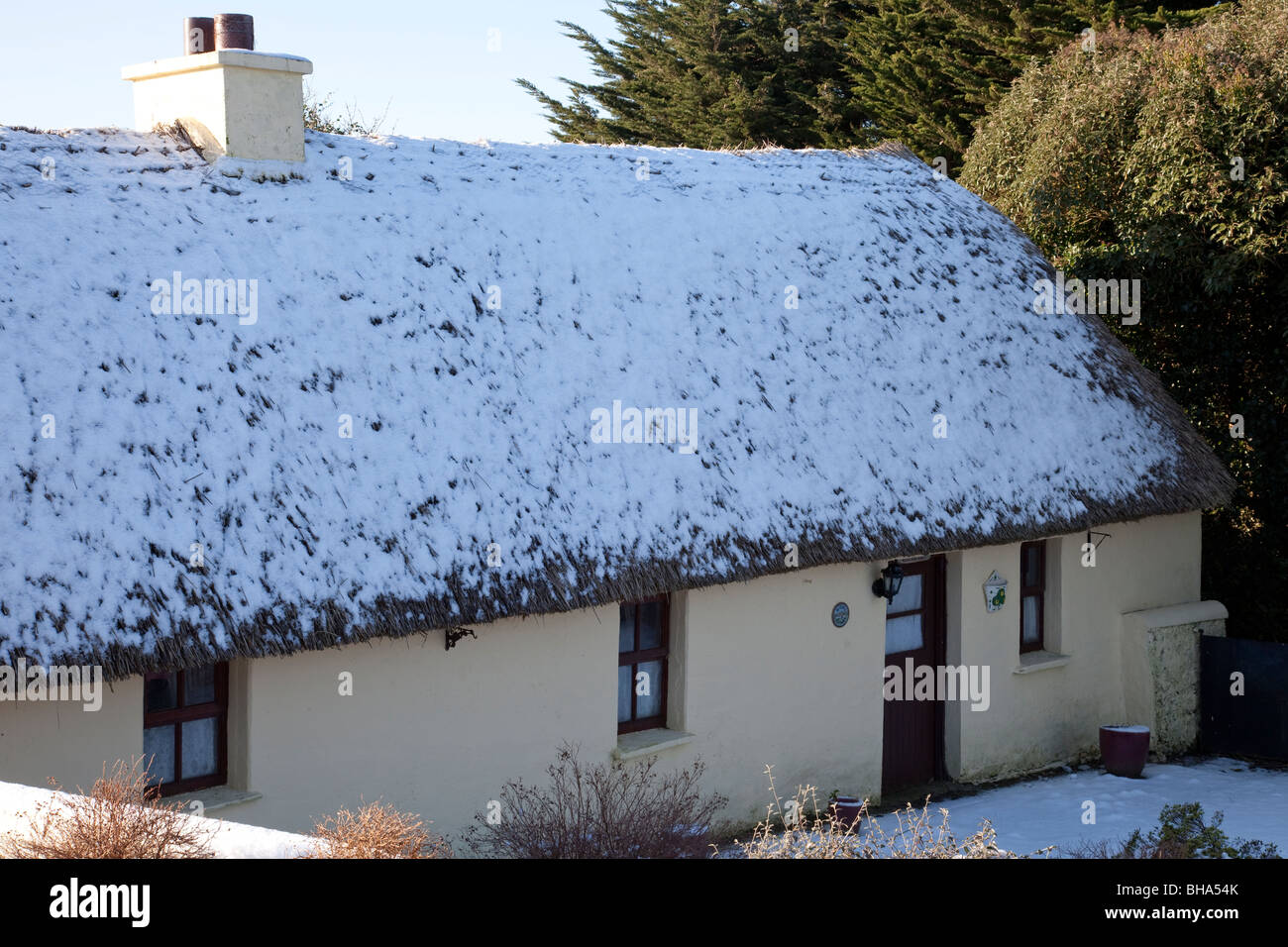 Irische Cottage im Winter Landschaft, Irland Stockfoto