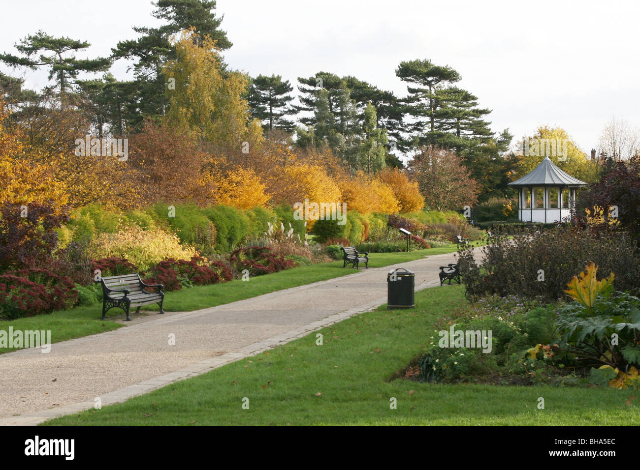 Blick auf die viktorianischen Park in Bedford, UK, aufgenommen im Herbst. Stockfoto