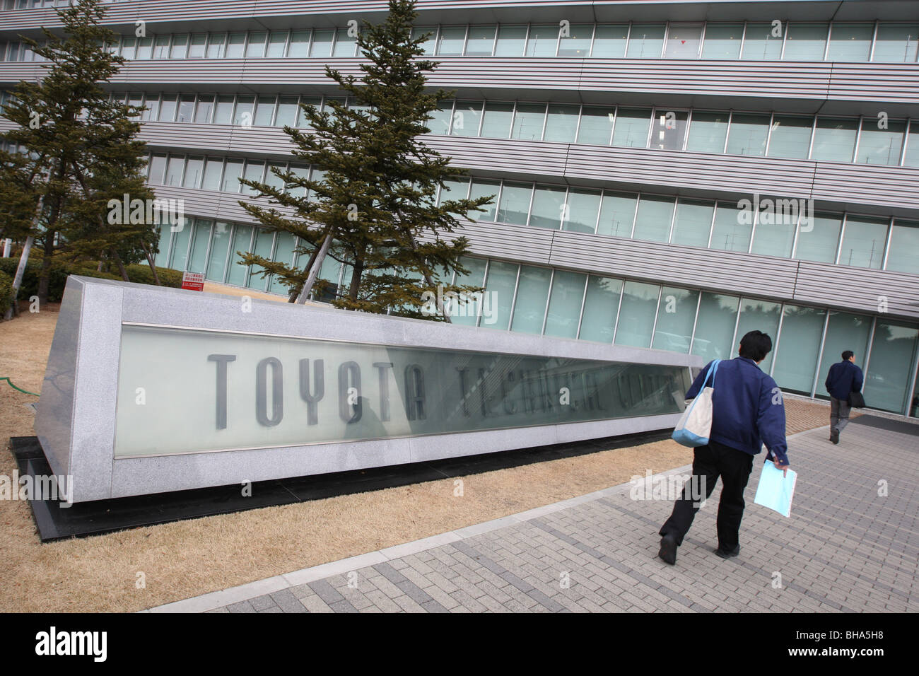 Arbeitnehmer-Pass ein Schild mit der Aufschrift "Toyota Technical Centre", Toyota City, Japan, Montag, 28. Januar 2008. Stockfoto