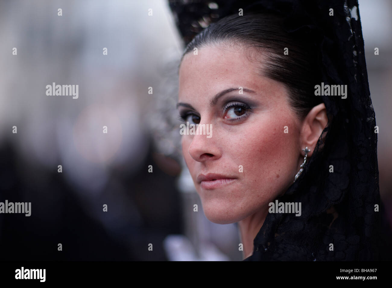 eine schwarze Madonna in der Semana Santa-Prozession in Vera Malaga, Andalusien, Spanien Stockfoto