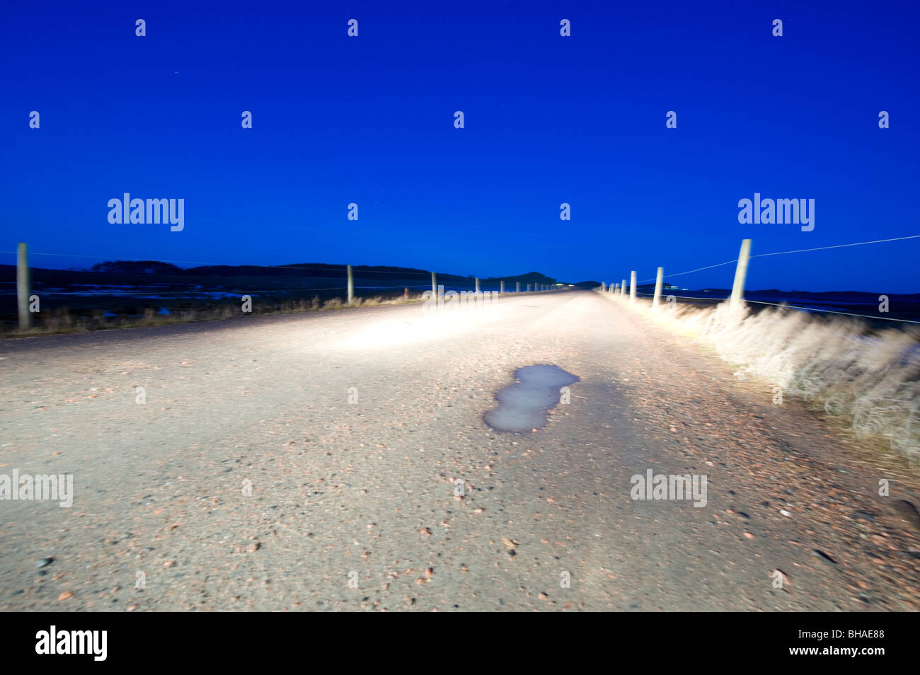 Schotterstraße in der Nacht Stockfoto