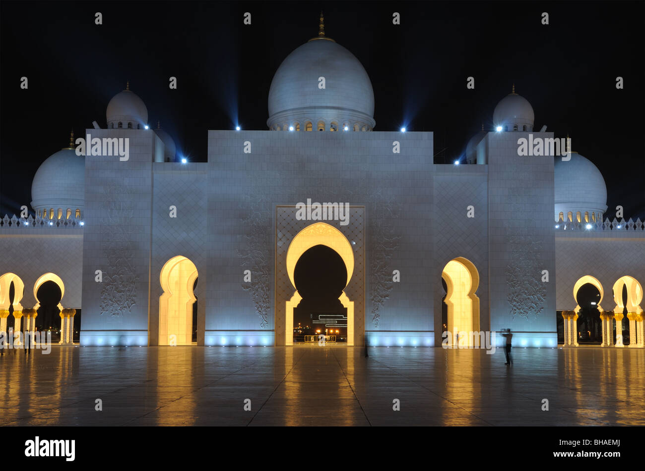 Sheikh-Zayed-Moschee in der Nacht. Abu Dhabi, Vereinigte Arabische Emirate Stockfoto