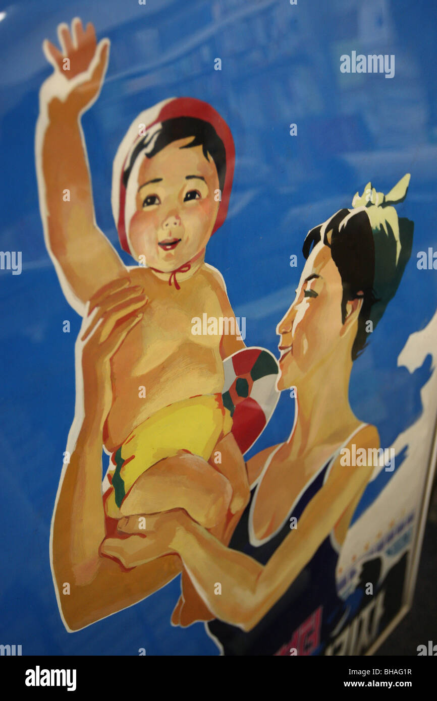 Rainbow Trading Company (eine nordkoreanische Spezialität Buchhandlung) zeigt die nordkoreanischen Plakate haben sie zu verkaufen. Tokio, Japan. Stockfoto