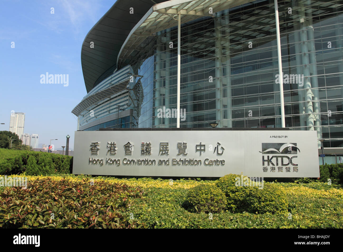 Melden Sie außerhalb Hong Kong Convention and Exhibition Centre Stockfoto