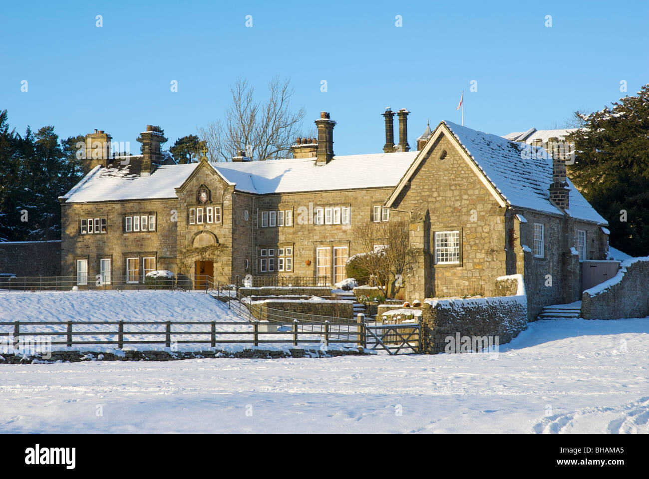 Haus neben Bolton Abbey, im Winter, Wharfedale, Yorkshire Dales National Park, North Yorkshire, England UK Stockfoto